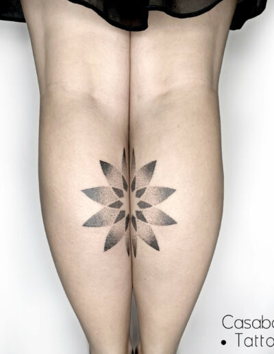 Tatouages mandala jambes