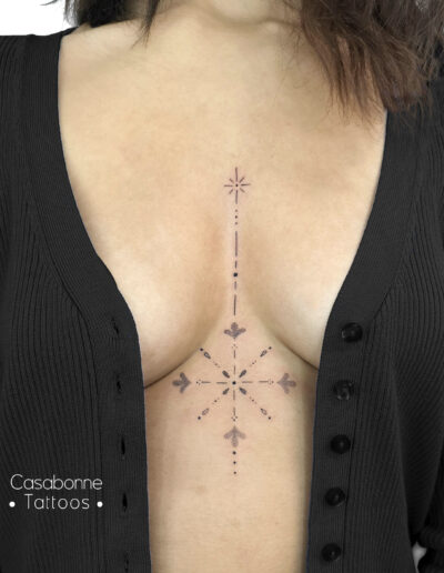 Tatouage géométrique femme