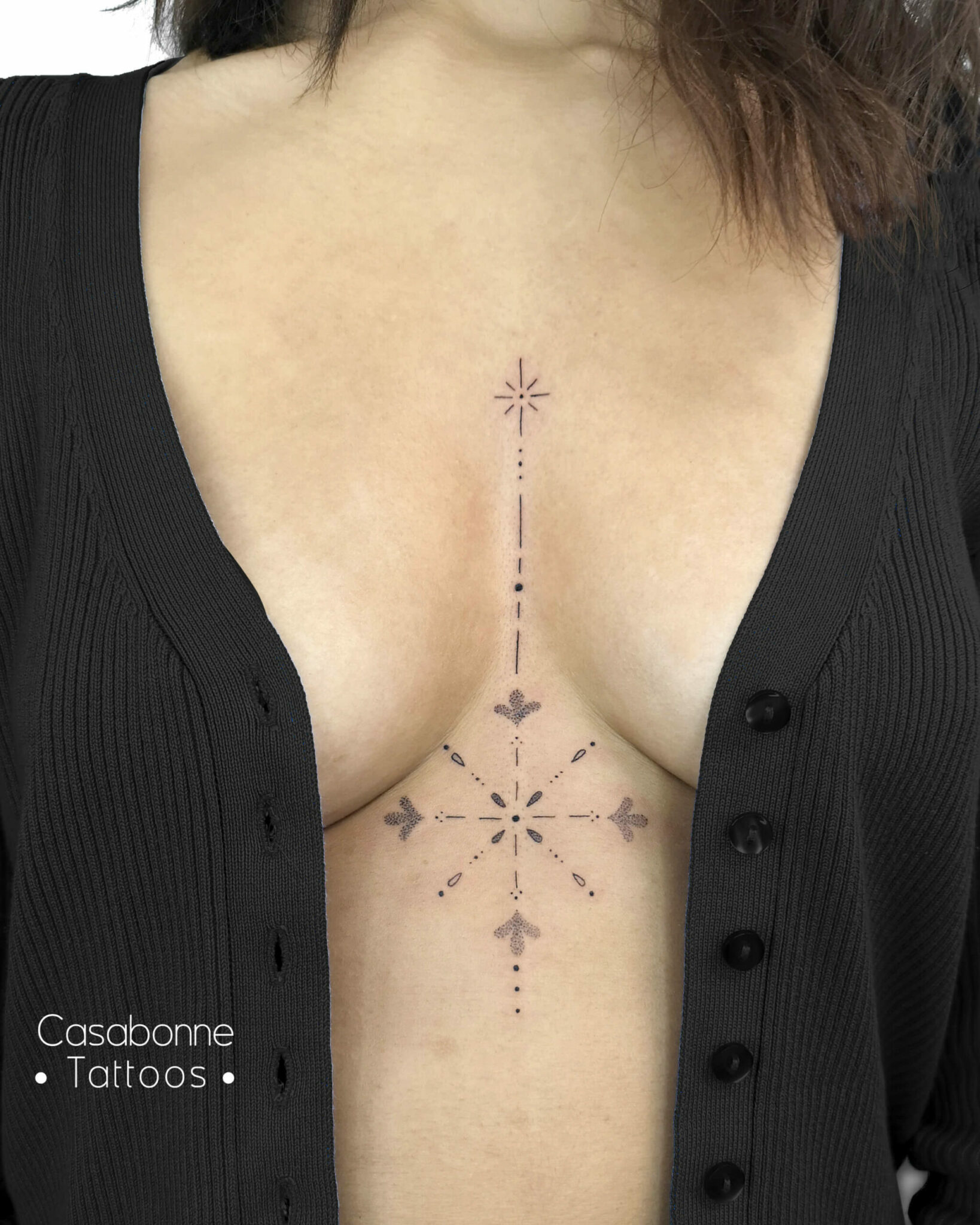 Tatouage géométrique femme