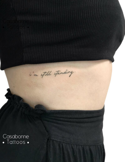 ecriture tatouage femme discret