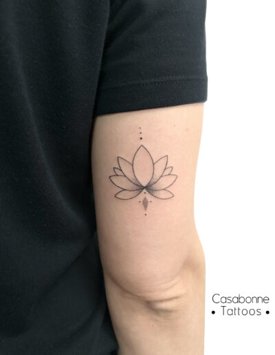 Tatouage floral lotus