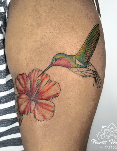 Tatouage colibri couleurs