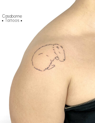 Tatouage minimaliste capybara