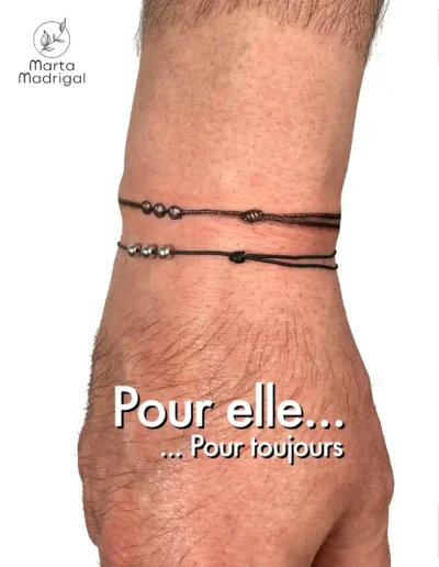 Tatouage façon bracelet avec lettrage « Pour elle... pour toujours », sur le poignet, à Toulouse