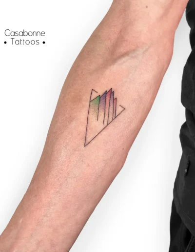 Tatouage du logo du Tor des Géants, sur l'avant-bras, à Toulouse