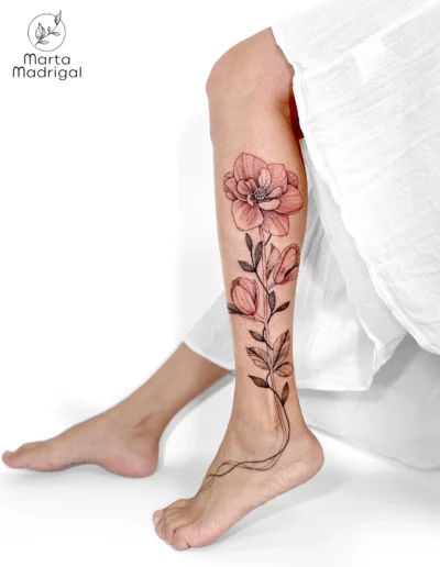 Tatouage de magnolia sur le mollet, a Toulouse