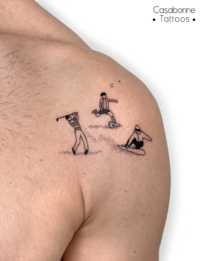 Tatouage ligne fine de personnages sportifs (golf, skate, snowboard), sur l'épaule, à Toulouse